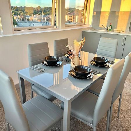 2 Bedroom With Stunning Sunset View, Free Parking And Wifi By Brookland Stays Yeadon Экстерьер фото