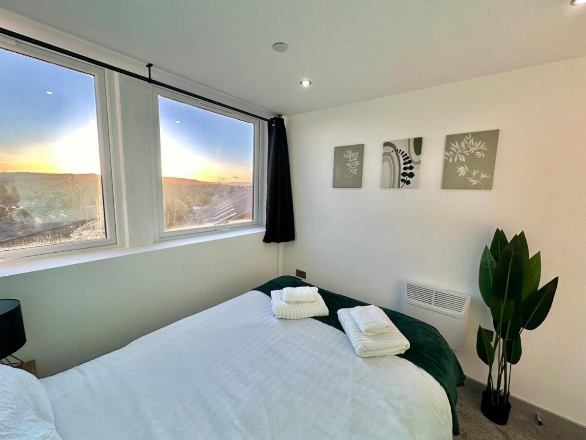 2 Bedroom With Stunning Sunset View, Free Parking And Wifi By Brookland Stays Yeadon Экстерьер фото